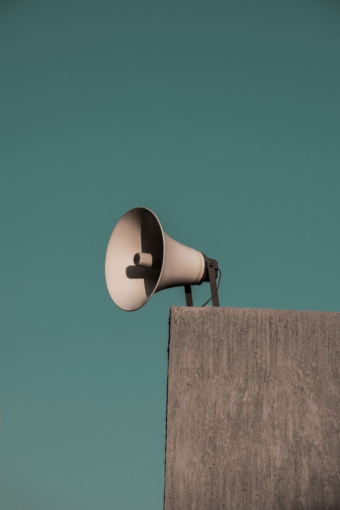 Megafone para exaltar qualidades